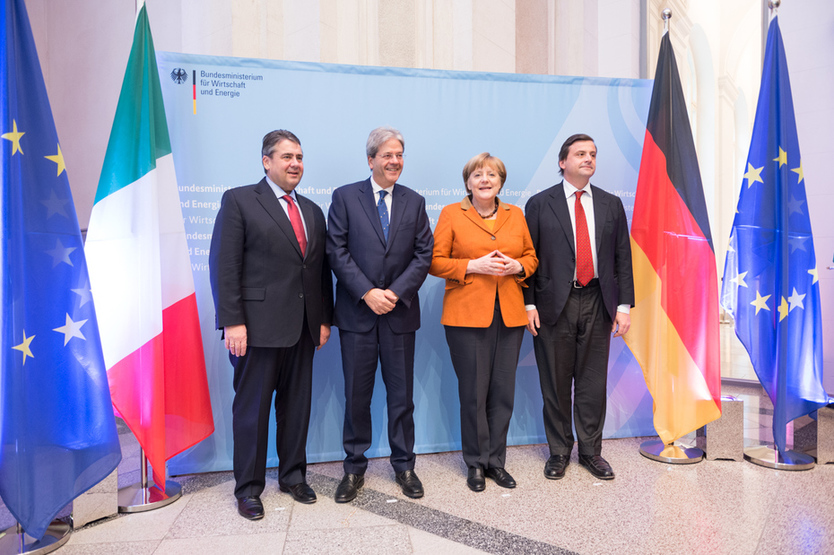Sigmar Gabriel, Paolo Gentiloni, Angela Merkel und Carlo Calenda (v.l.n.r.) auf der Deutsch-Italienischen Wirtschaftskonferenz in Berlin 