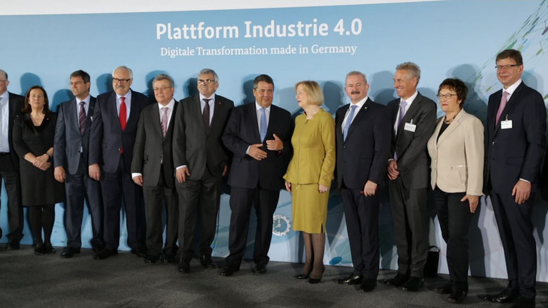 The Plattform Industrie 4.0 presents positive annual results at the HANNOVER MESSE trade fair.