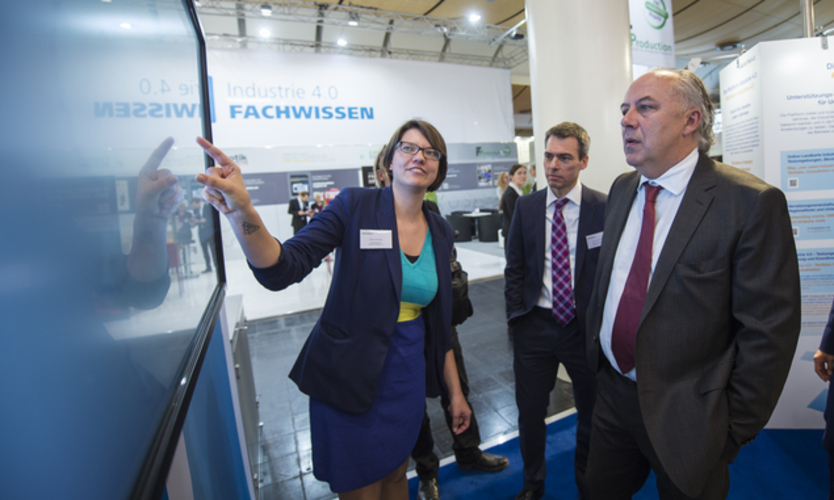 Visit of the State Secretary Matthias Machnig (Federal Ministry of Economic Affairs and Energy) at the fair stand of the Plattform Industrie 4.0